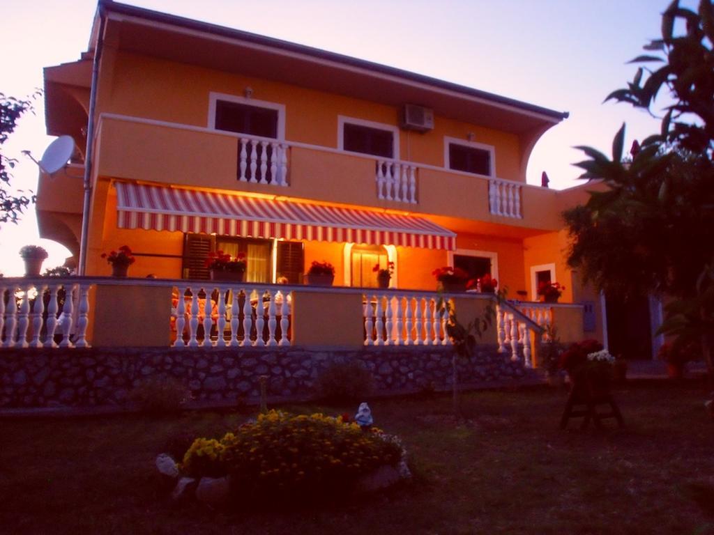 A&L Apartment Sukosan Exterior photo